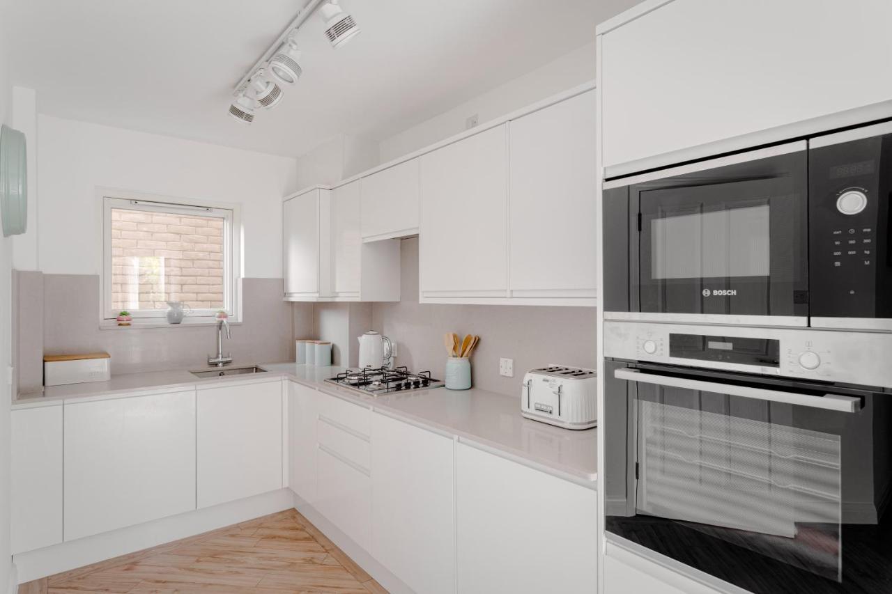 2 Bedroom City Centre Townhouse - With Parking 캠브리지 외부 사진